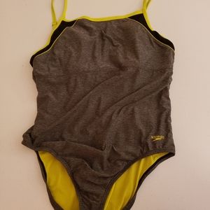 🧁Speedo 1 piece swimsuit size 14
